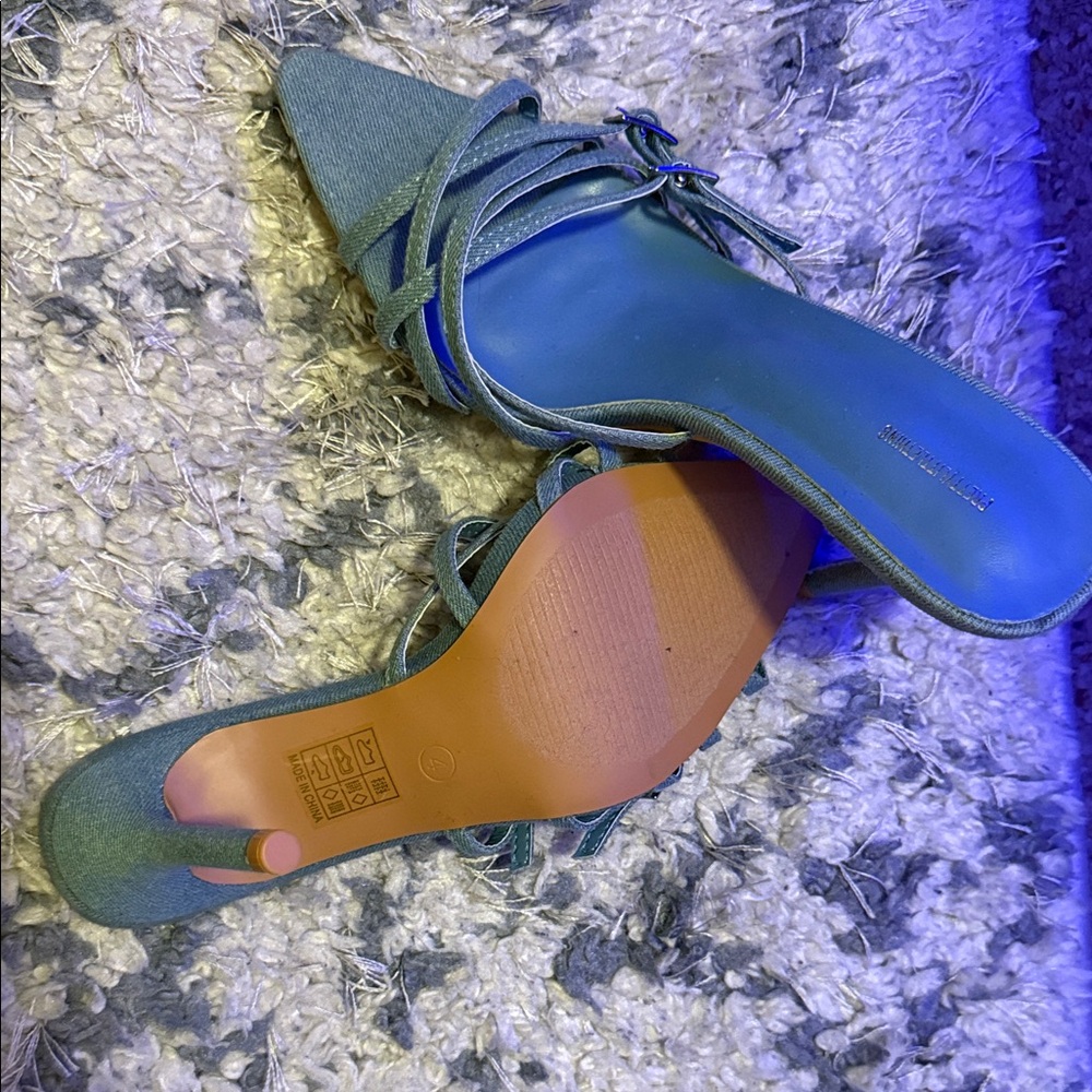 Pretty little thing, Elegant Blue jean Heels